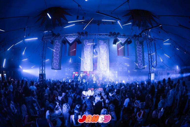 Janey keert terug naar Milkshake Festival